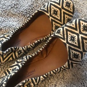 Lucky brand flats